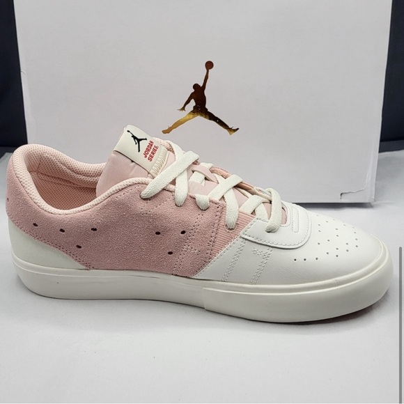 NIB Women’s Jordan Series.03 'Atmosphere’ in Atmosphere/Black/Univ Red/Sail - Picture 9 of 10